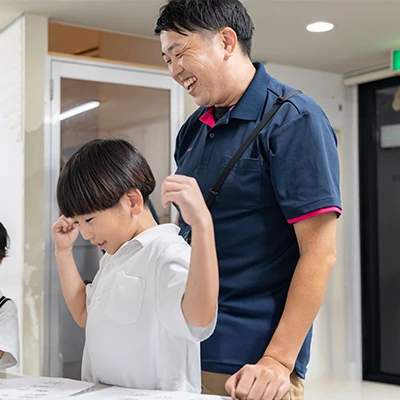 利用者さんとの活動を楽しむスタッフ - 放課後等デイサービス 鶴見教室