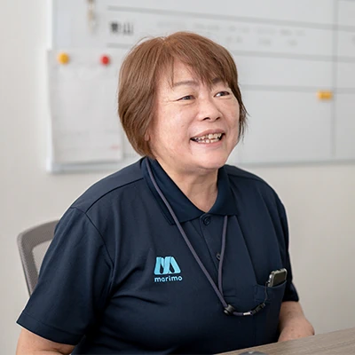 明るい表情で仕事内容を説明する管理者 - マリモヘルパーステーション