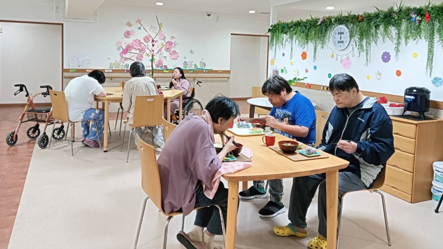 グループホームでのレクリエーションの様子