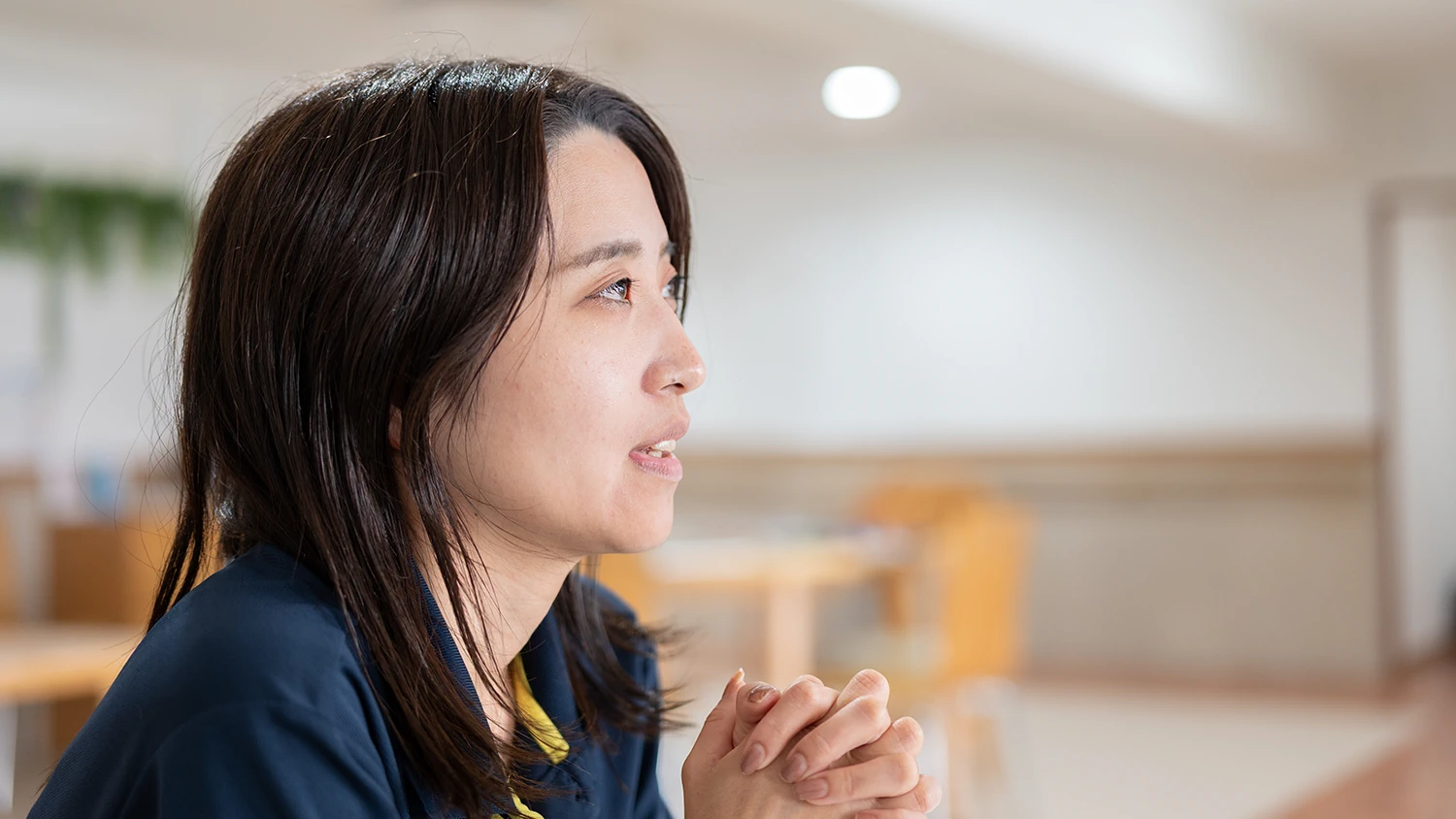 支援のやりがいと困難について話す泓田真由さん